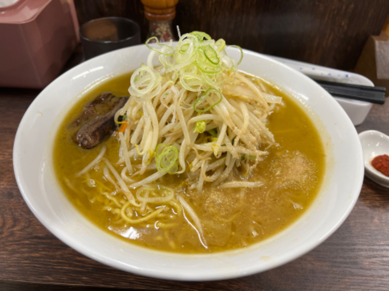 大盛りの味噌ラーメン